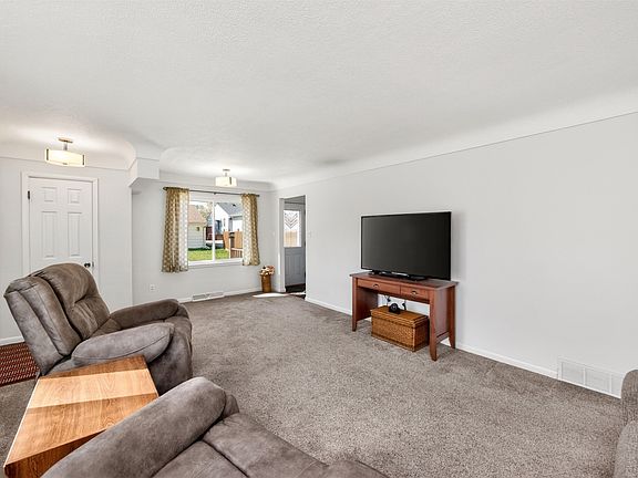 4th image of 4128 70th St