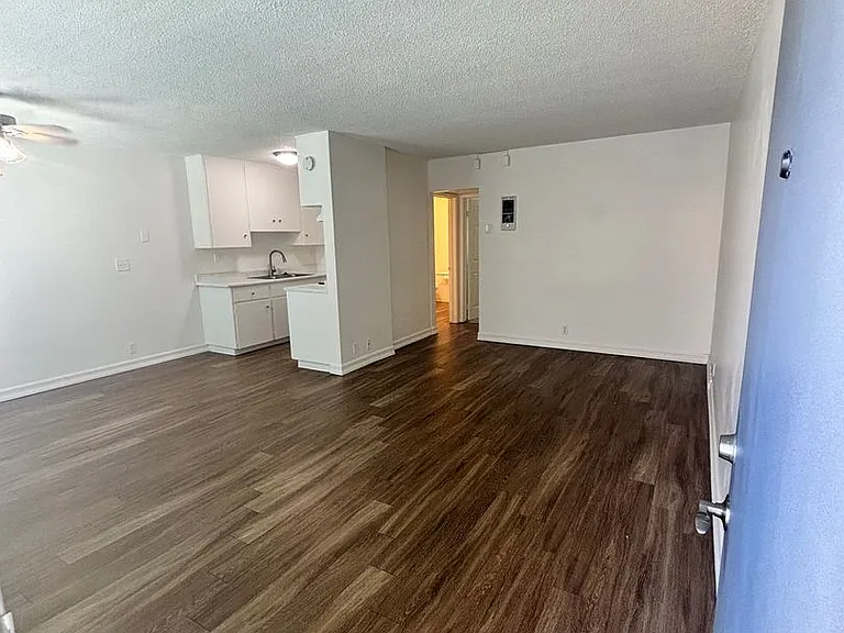 University Terrace Apartments — Photo 2