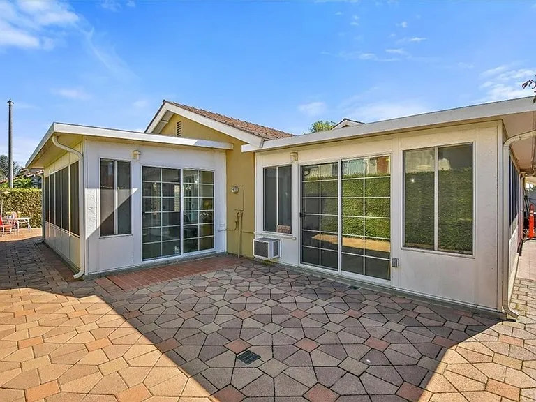 13043 Espinheira Dr — Photo 15