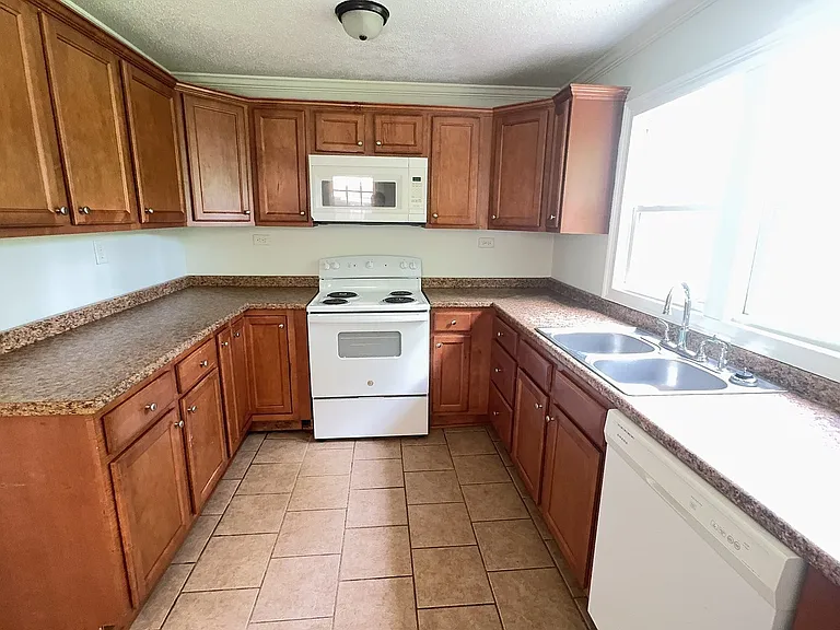 808 S 10th St — Photo 3