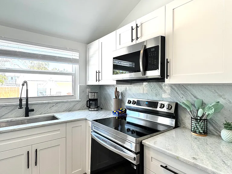 6980 Poinsettia Ave — Photo 13