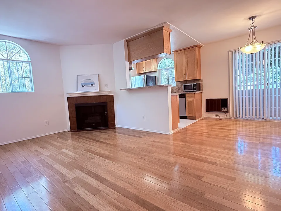 2400 Walnut Ave #1