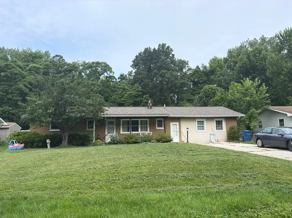 1082 Louis Dr, Benton Harbor, MI 49022