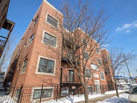 4th image of 4812 W Montrose Ave