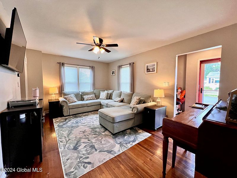 4th image of 13 New Jersey Avenue