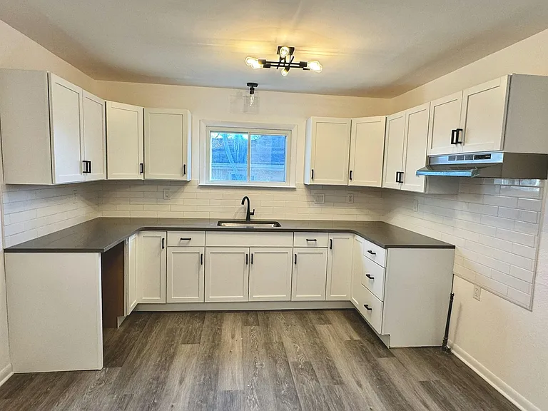 6022 Clover Ln — Photo 4