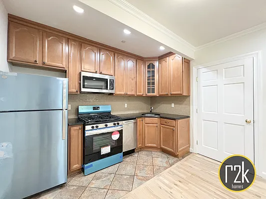 Rented by Realty 2000 Corp | media 10