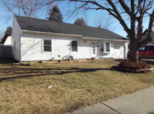 1204 N Nixon Dr, Pontiac, IL 61764