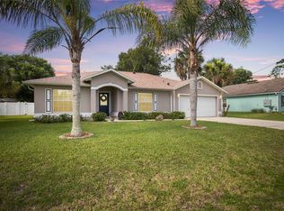 22 Porpoise Ln, Palm Coast, FL 32164