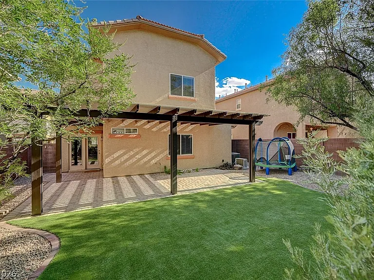8454 Cerritos Ct — Photo 2