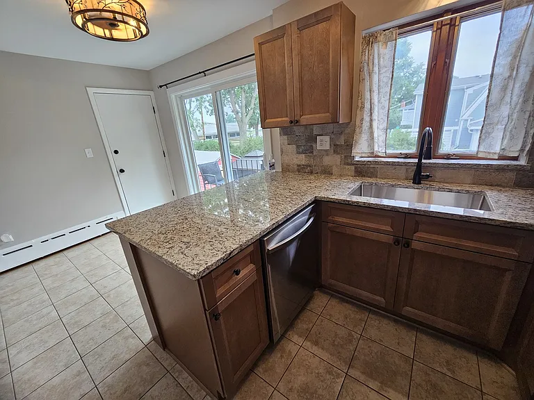 2 N Broadway Ave #2E — Photo 9