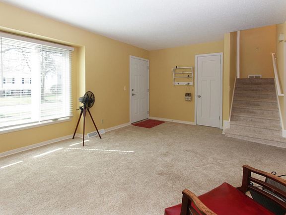 4th image of 2260 Devonshire Dr NE