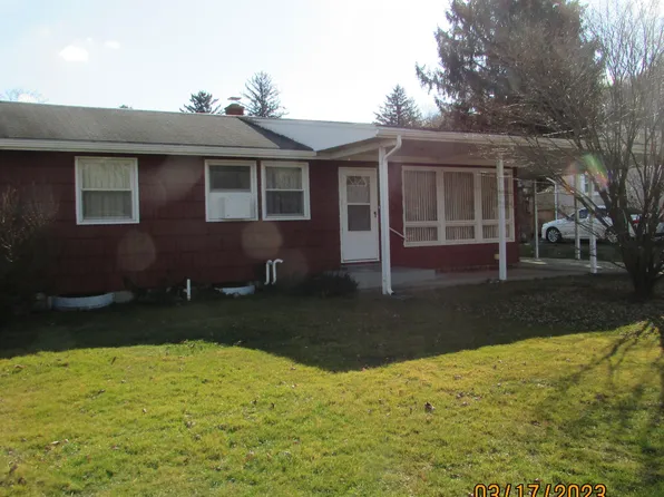 42 Sun Valley Dr, Sunbury, PA 17801