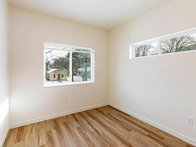 909 Poplar St #B — Photo 9