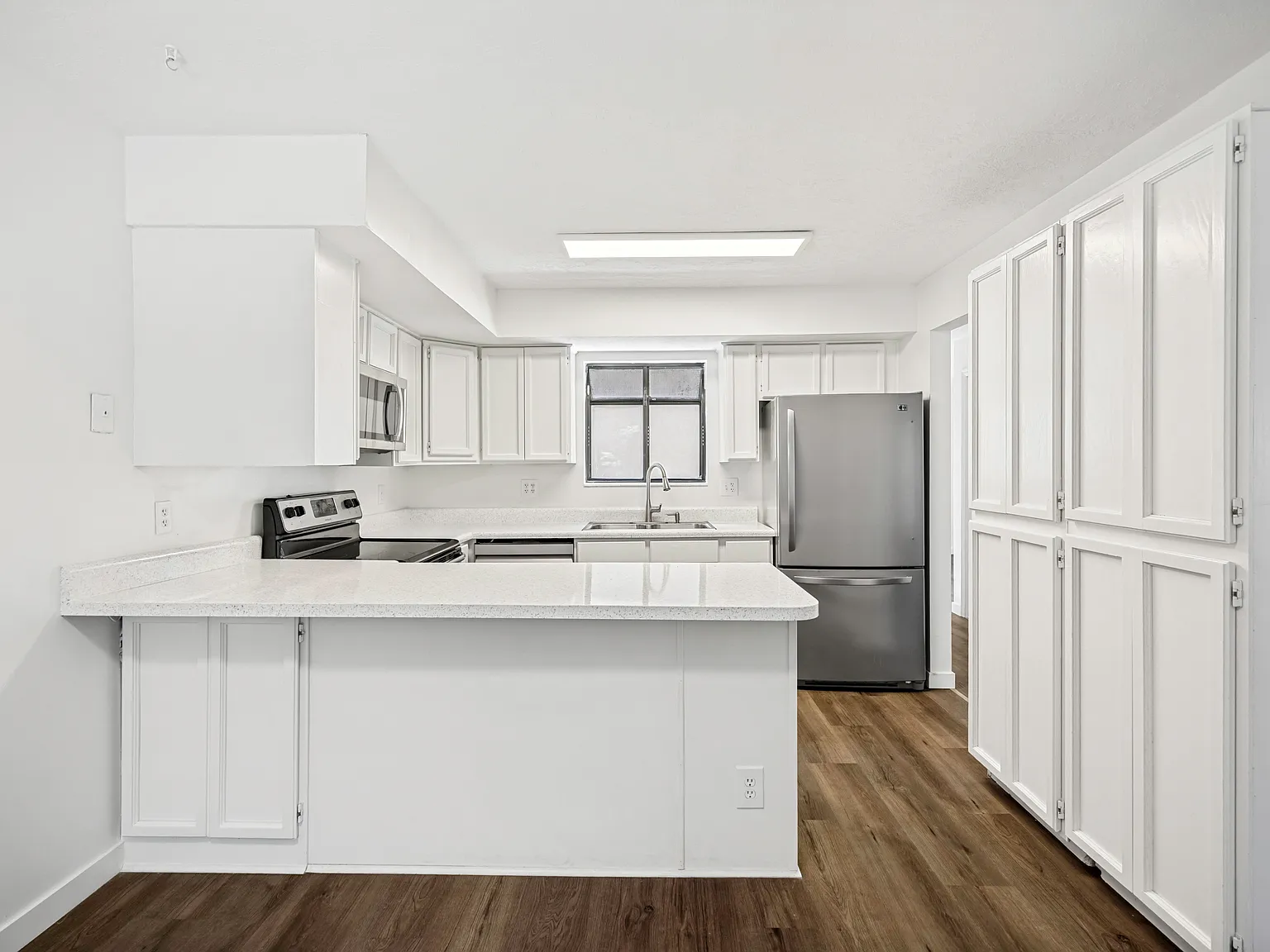 4 bed, 2749 sqft, $2,670 — Photo 4
