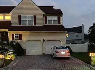 8 Matthew Ct, Edison, NJ 08820