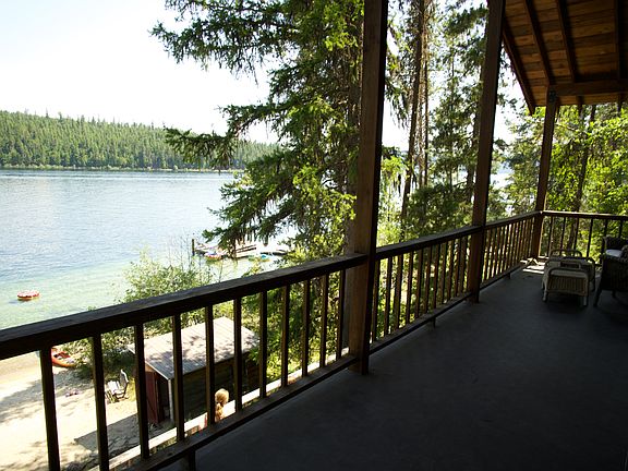 Upper balcony Southeast view