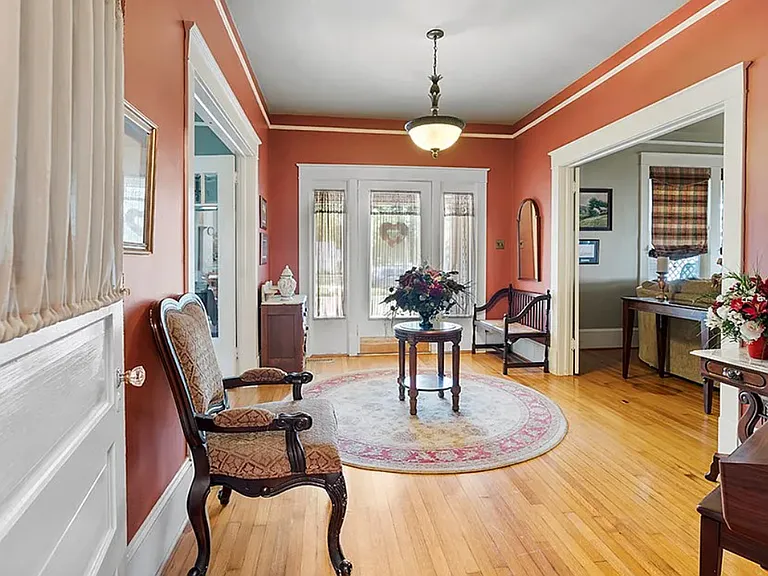 207 W Main St — Photo 2