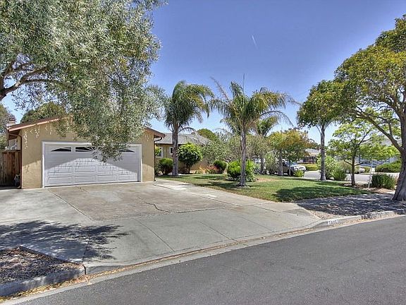3rd image of 7405 Shady Hollow Dr