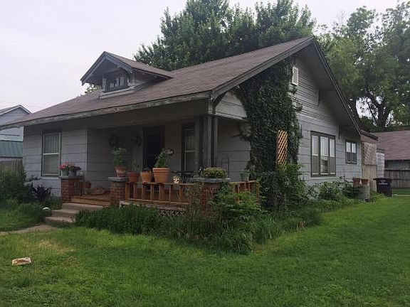 4th image of 104 S Park St