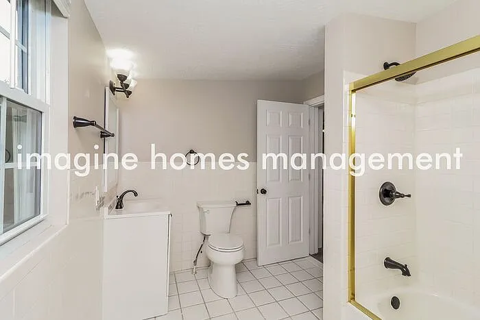 1735 Avonlea Ave — Photo 16