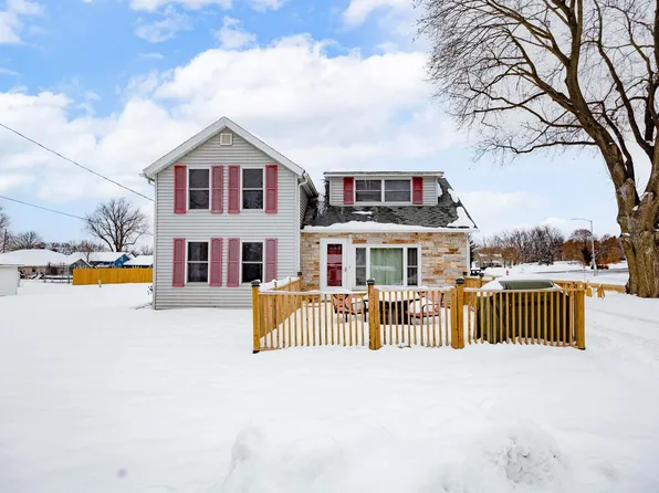 225 E Center St, Footville, WI 53537