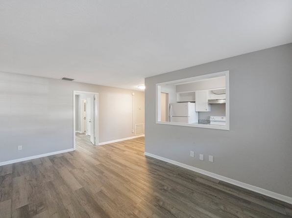 801 60th St N APT 105