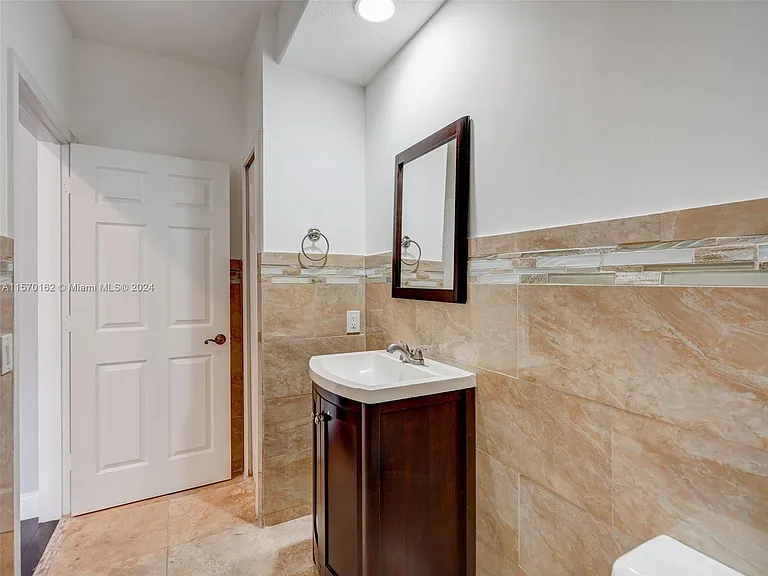 3123 NW 101st Pl — Photo 5