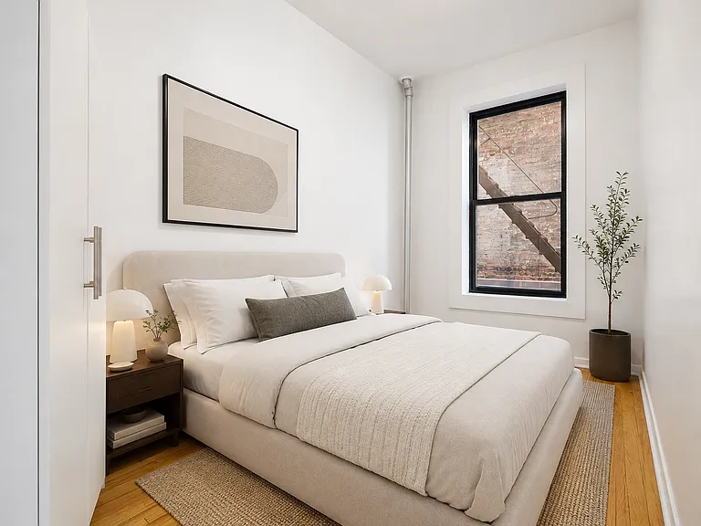 117 Perry St #4 — Photo 3