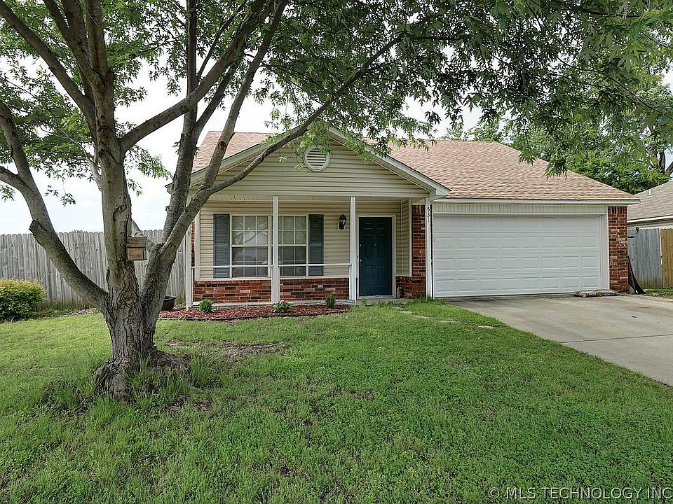 1st image of 531 W Buckingham Dr
