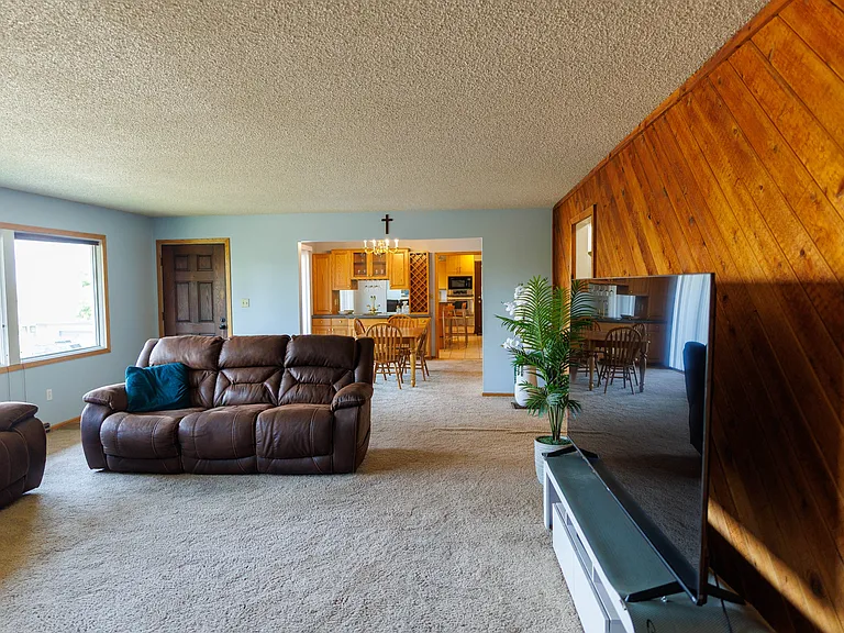 2750 Greenbriar Dr — Photo 7