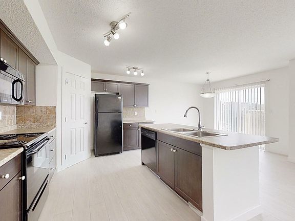 5th image of 3111 Whitelaw Dr NW