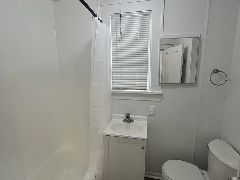 571 Charles Ave — Photo 8