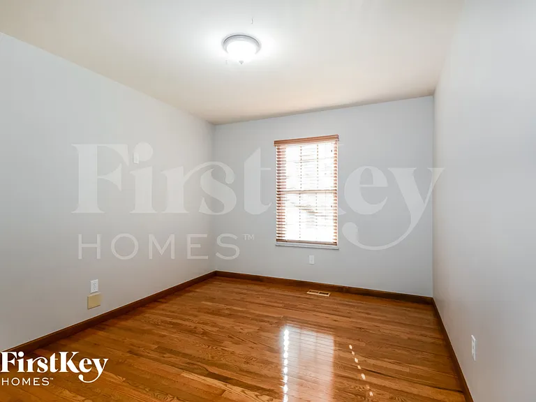 1530 Froesel Dr — Photo 13