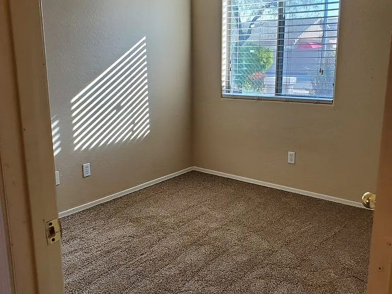 2514 S 110th Dr — Photo 16
