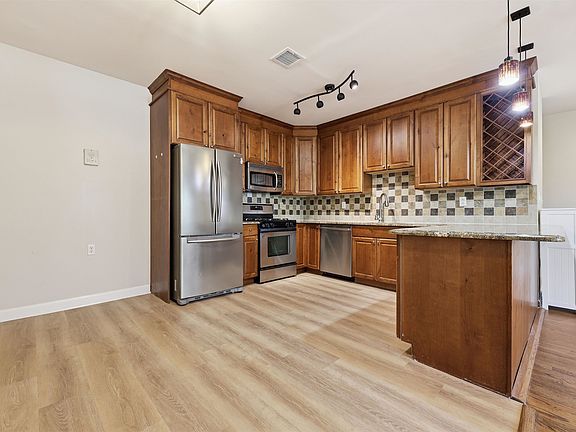 3rd image of 215 Saint Michaels Walk