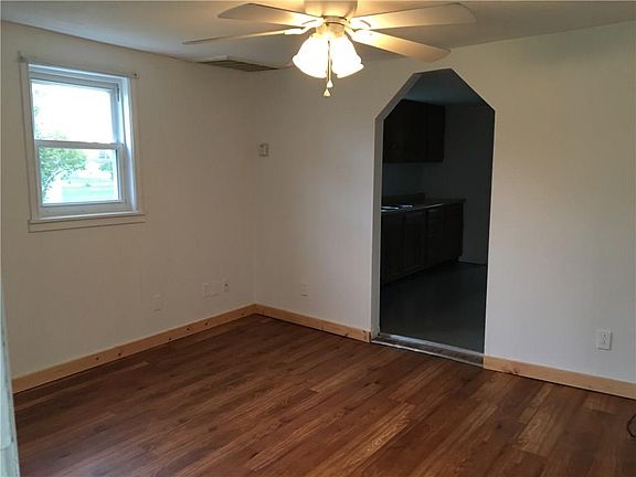 5th image of 327 Poe Ave
