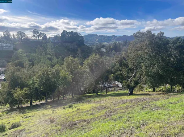 6 Patrick Ln, Orinda, CA 94563