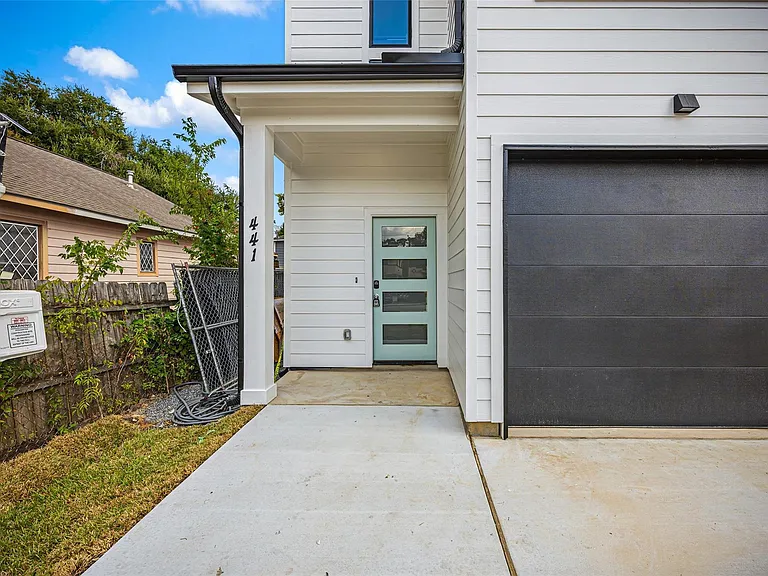 443 Hahlo St — Photo 5
