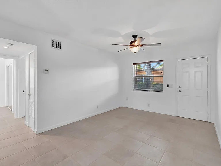 710 SE 4th Ave — Photo 5