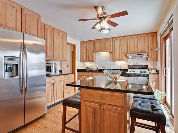 2nd image of 1101 S Cherrywood Dr