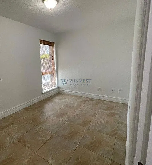 150 SW 10th St #2 — Photo 6