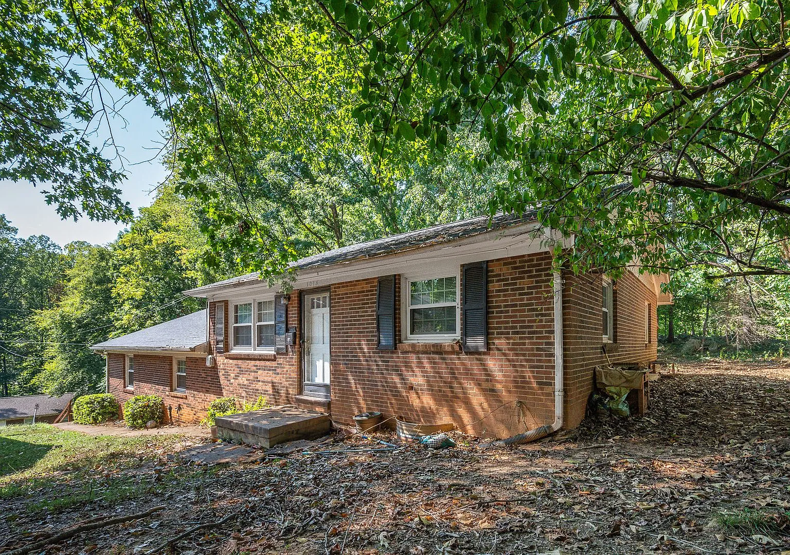1018 Moseley Drive — Photo 2