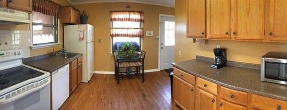 2nd image of 3358 Robinet Dr