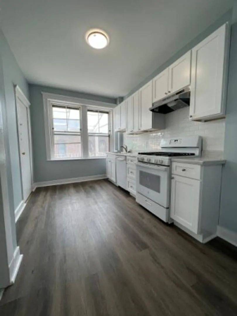 Great Location! Dishwasher, Pet Friendly, Back Porch, And Laundry-in-unit — Photo 1