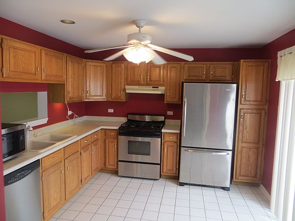 5th image of 825 Essex Cir