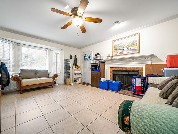 4th image of 1287 Carriage Park Dr