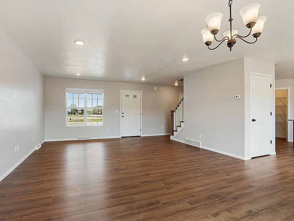 living room/dining room