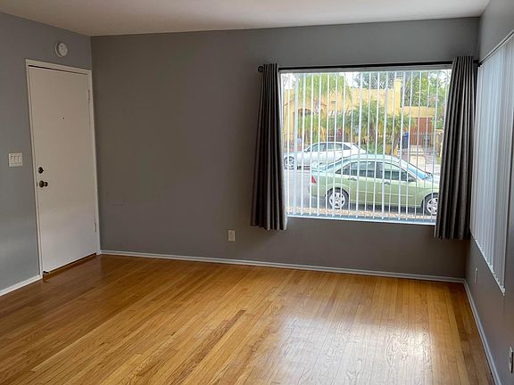3rd image of 4646 Louisiana St