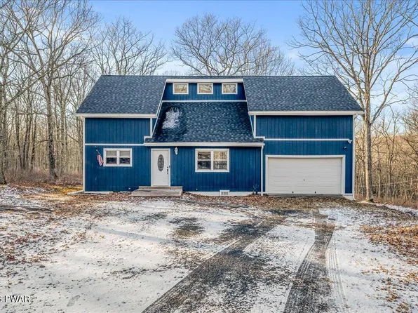 3260 Bluebird Dr, Bushkill, PA 18324